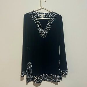 Black long sleeves tunic with white and black pattern